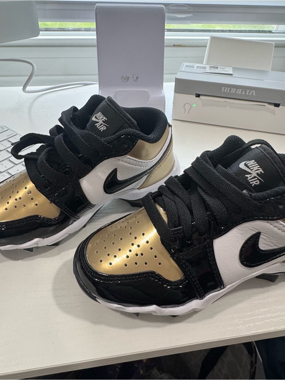 Jordan Kids' Low-Top Sneakers — Black/White/Gold